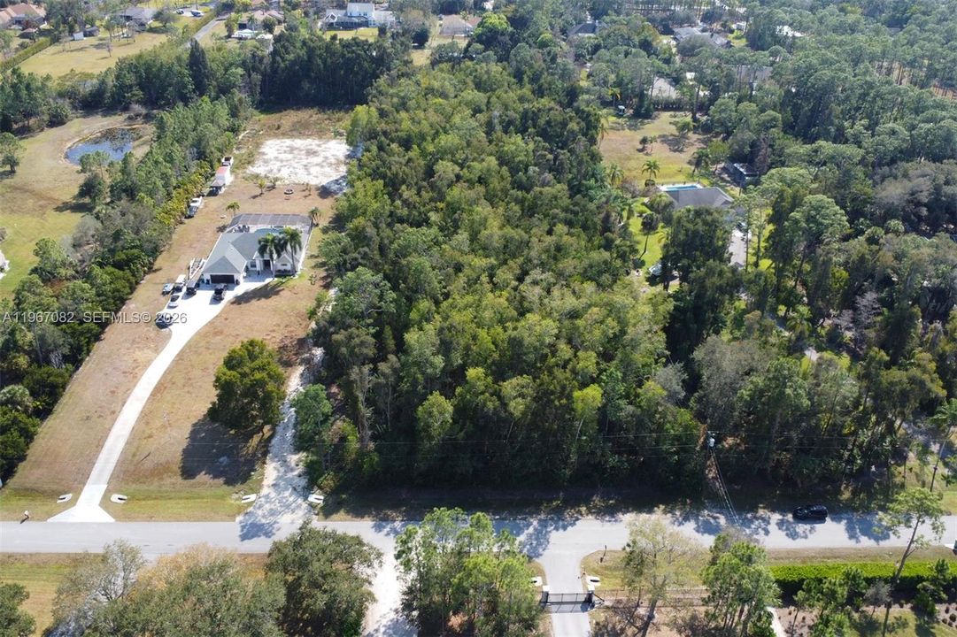 最近售出: $1,250,000 (2.73 acres)