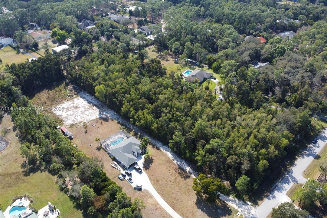 最近售出: $1,250,000 (2.73 acres)