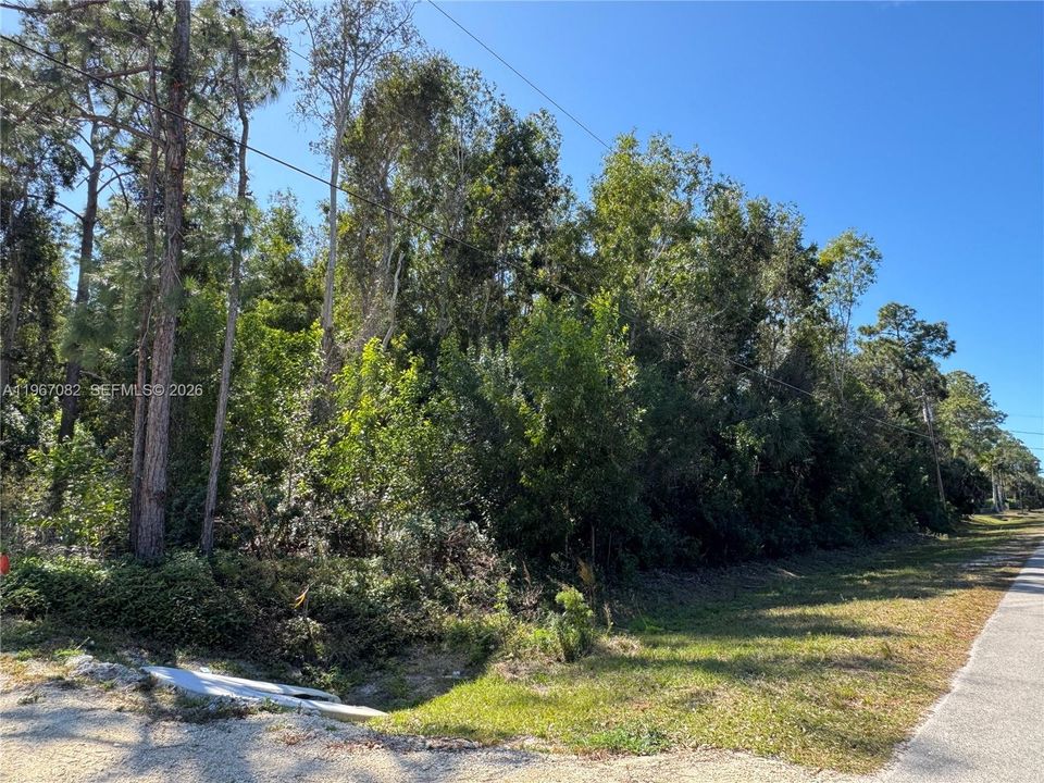 最近售出: $1,250,000 (2.73 acres)