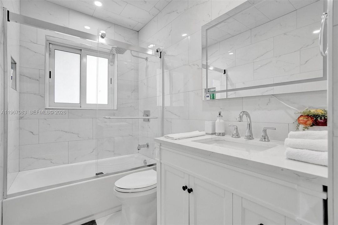 Activo con contrato: $750,000 (3 camas, 2 baños, 1413 Pies cuadrados)
