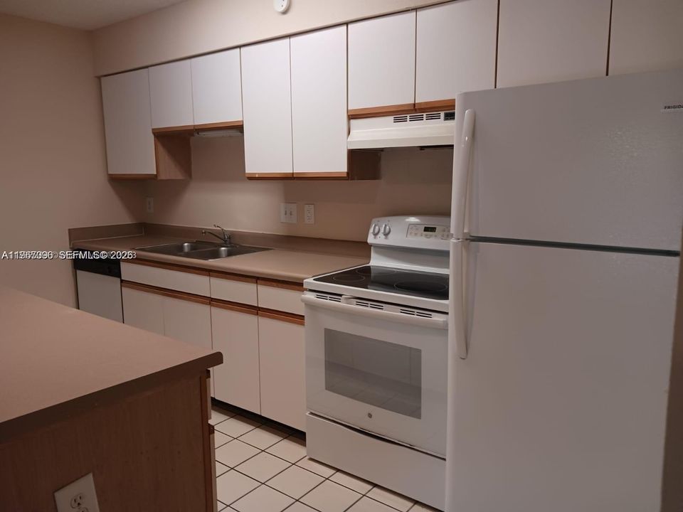 На продажу: $159,000 (1 спален, 1 ванн, 633 Квадратных фут)