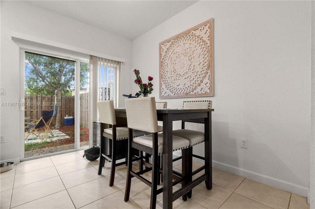 For Sale: $475,000 (3 beds, 3 baths, 1328 Square Feet)