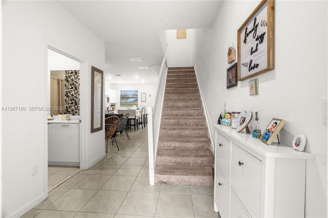 For Sale: $475,000 (3 beds, 3 baths, 1328 Square Feet)