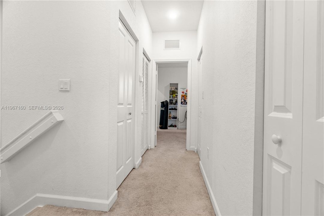 For Sale: $475,000 (3 beds, 3 baths, 1328 Square Feet)
