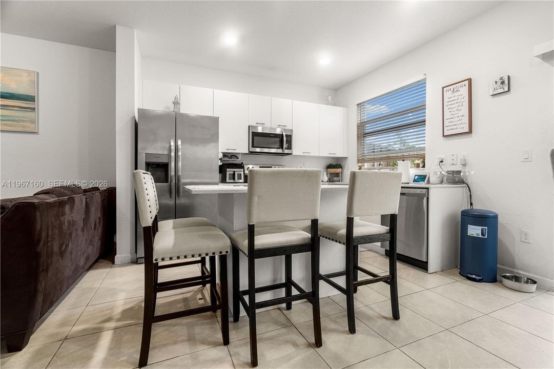 For Sale: $475,000 (3 beds, 3 baths, 1328 Square Feet)