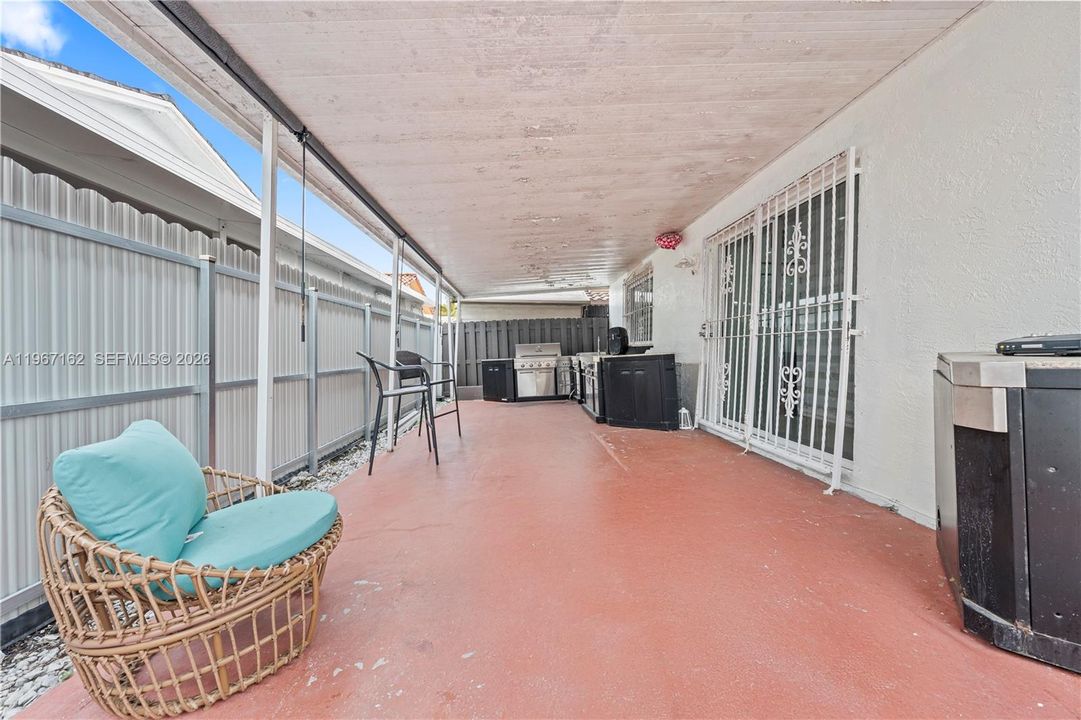 Activo con contrato: $575,000 (3 camas, 2 baños, 1402 Pies cuadrados)