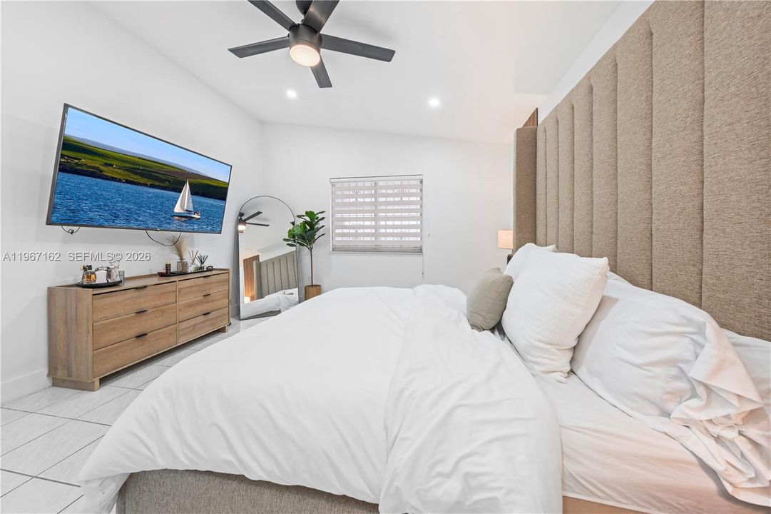 Activo con contrato: $575,000 (3 camas, 2 baños, 1402 Pies cuadrados)