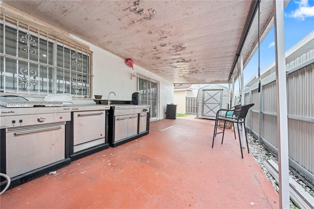 Activo con contrato: $575,000 (3 camas, 2 baños, 1402 Pies cuadrados)