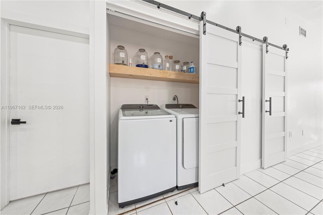 Activo con contrato: $575,000 (3 camas, 2 baños, 1402 Pies cuadrados)