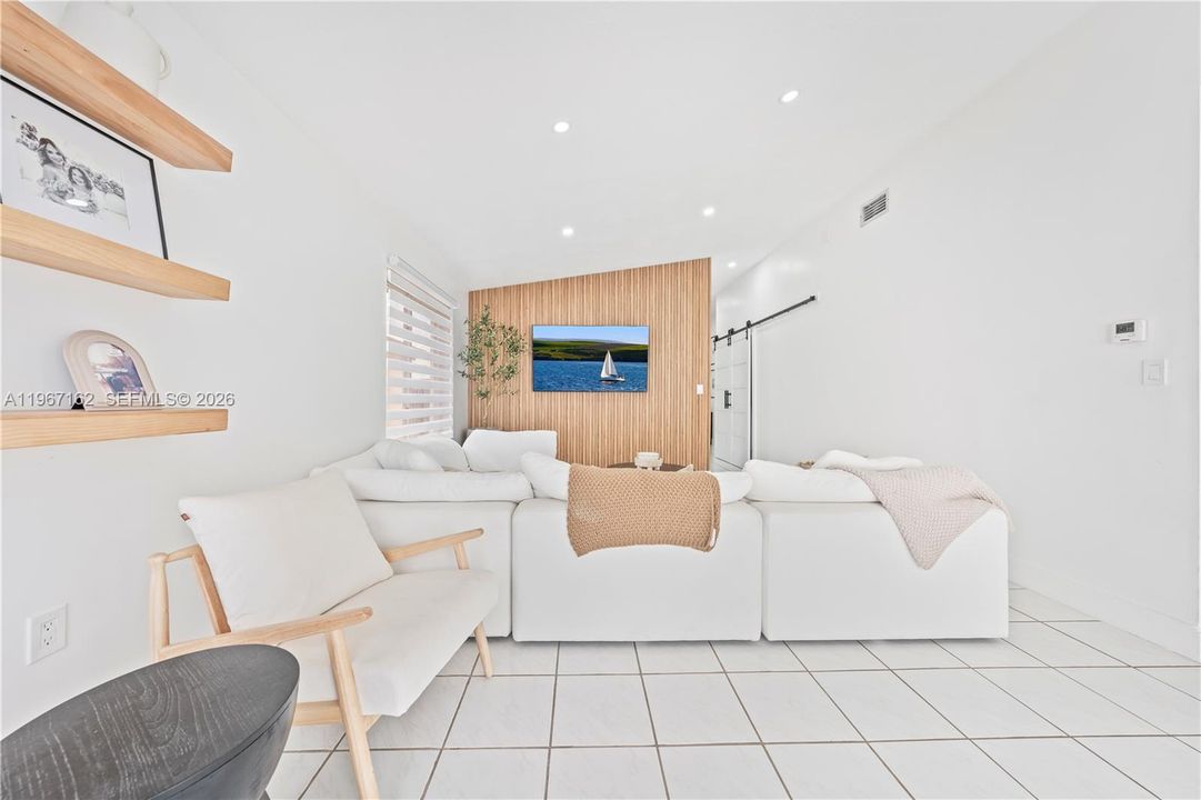 Activo con contrato: $575,000 (3 camas, 2 baños, 1402 Pies cuadrados)