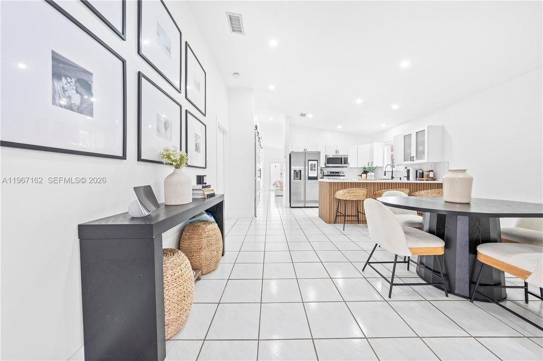 Activo con contrato: $575,000 (3 camas, 2 baños, 1402 Pies cuadrados)