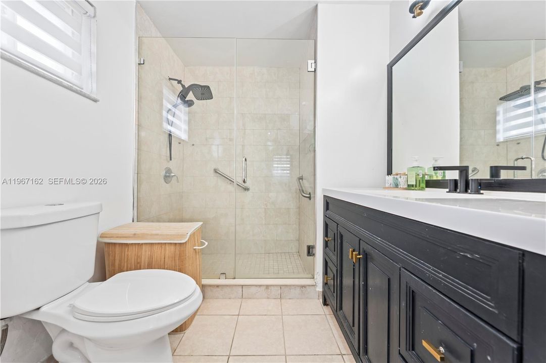 Activo con contrato: $575,000 (3 camas, 2 baños, 1402 Pies cuadrados)