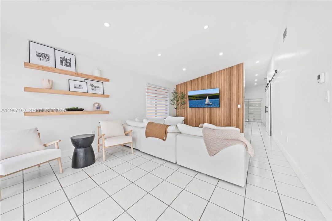 Activo con contrato: $575,000 (3 camas, 2 baños, 1402 Pies cuadrados)