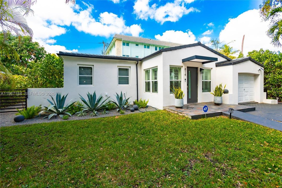 For Sale: $1,585,000 (3 beds, 2 baths, 1791 Square Feet)