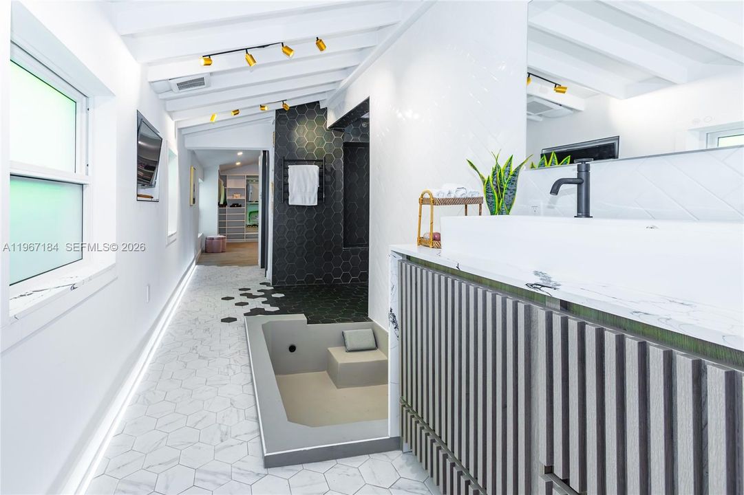 For Sale: $1,585,000 (3 beds, 2 baths, 1791 Square Feet)