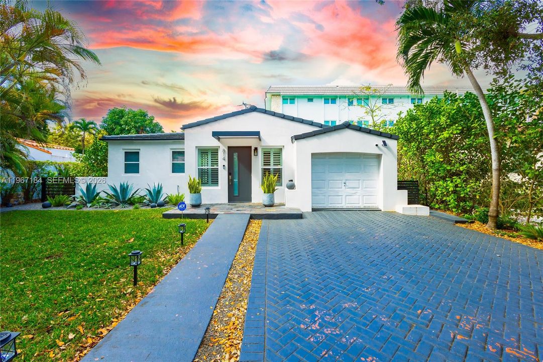 For Sale: $1,585,000 (3 beds, 2 baths, 1791 Square Feet)