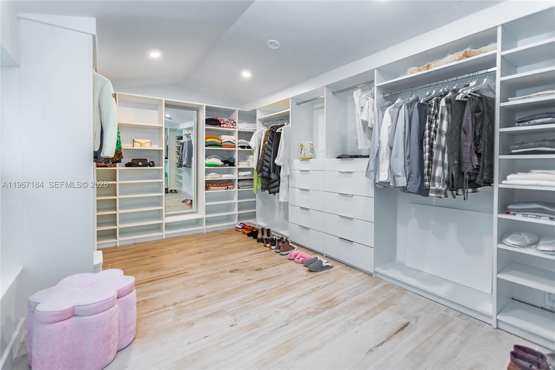 For Sale: $1,585,000 (3 beds, 2 baths, 1791 Square Feet)