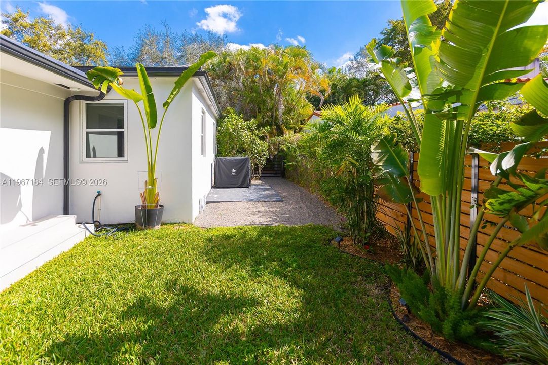 For Sale: $1,585,000 (3 beds, 2 baths, 1791 Square Feet)