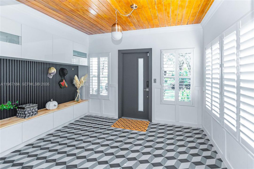 For Sale: $1,585,000 (3 beds, 2 baths, 1791 Square Feet)