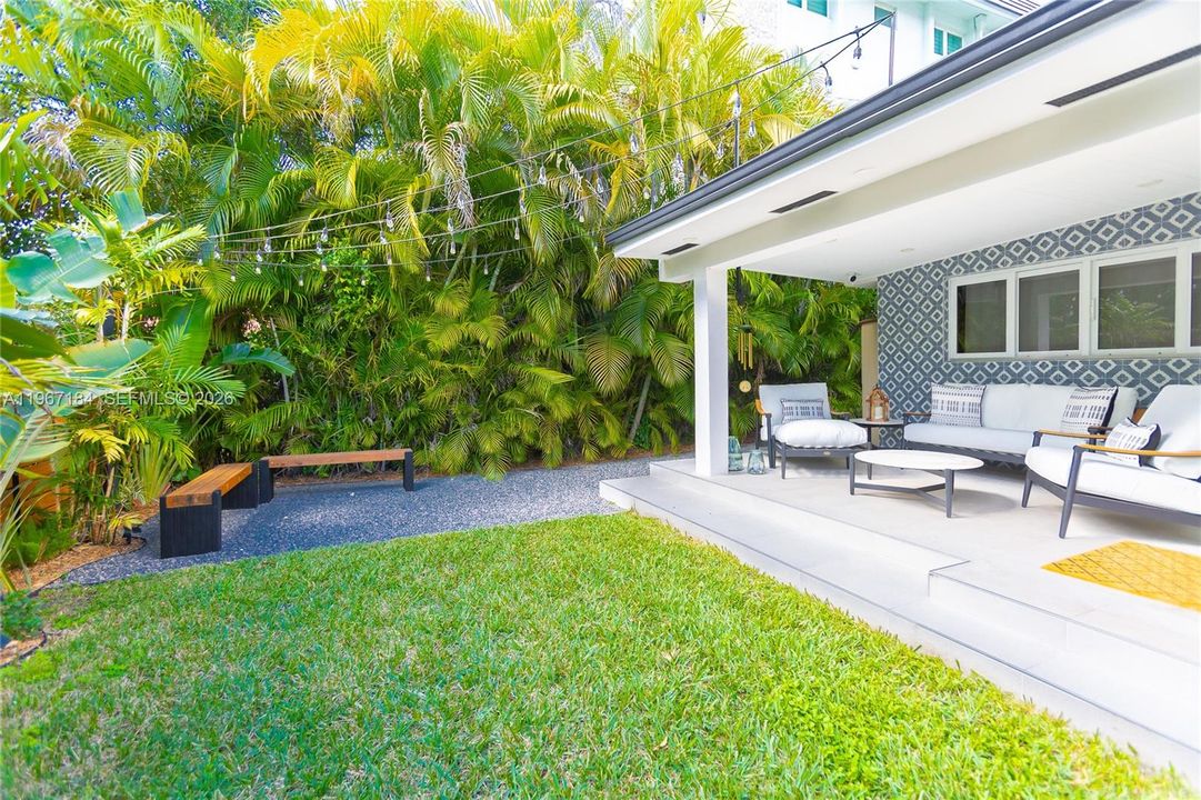 For Sale: $1,585,000 (3 beds, 2 baths, 1791 Square Feet)