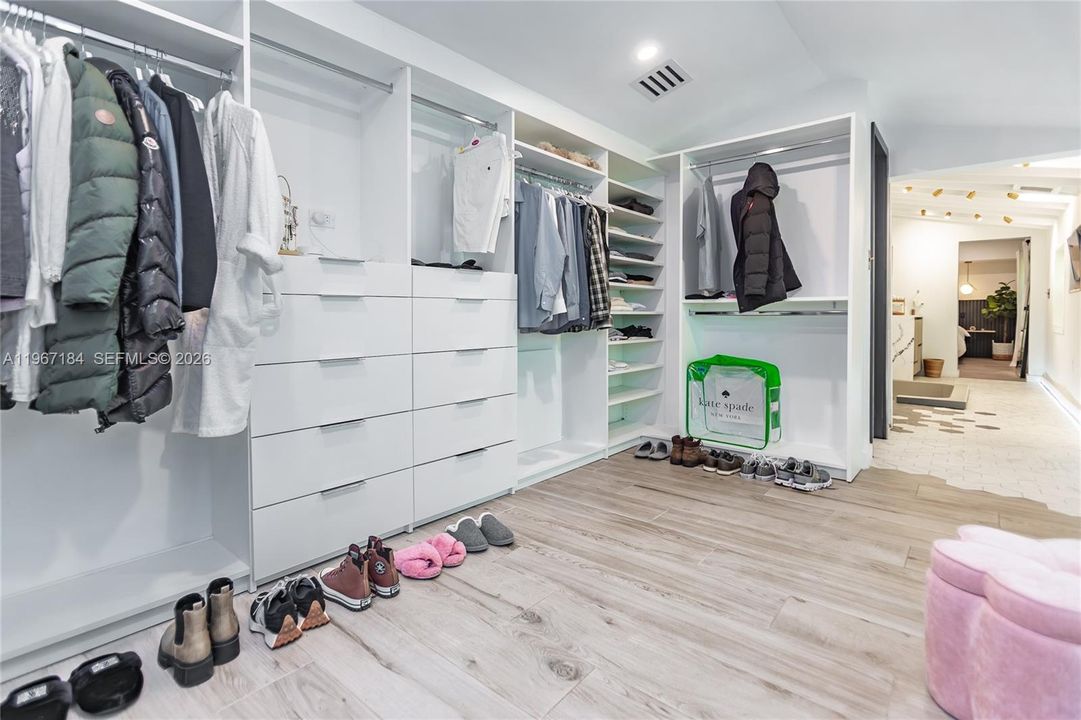 For Sale: $1,585,000 (3 beds, 2 baths, 1791 Square Feet)