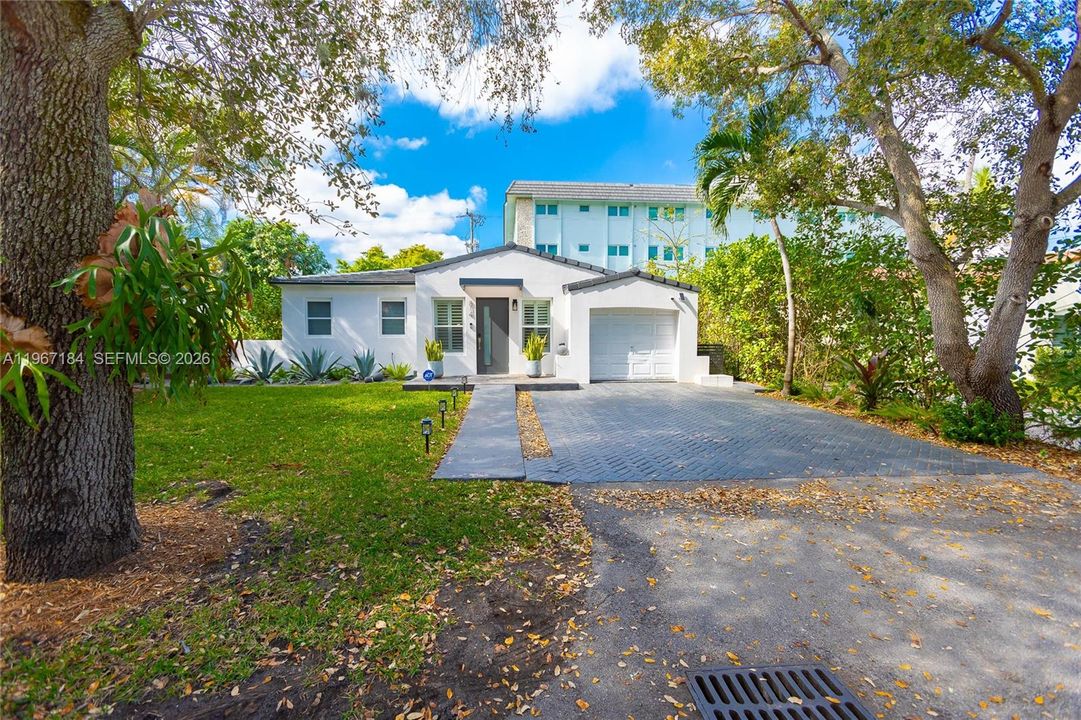 For Sale: $1,585,000 (3 beds, 2 baths, 1791 Square Feet)