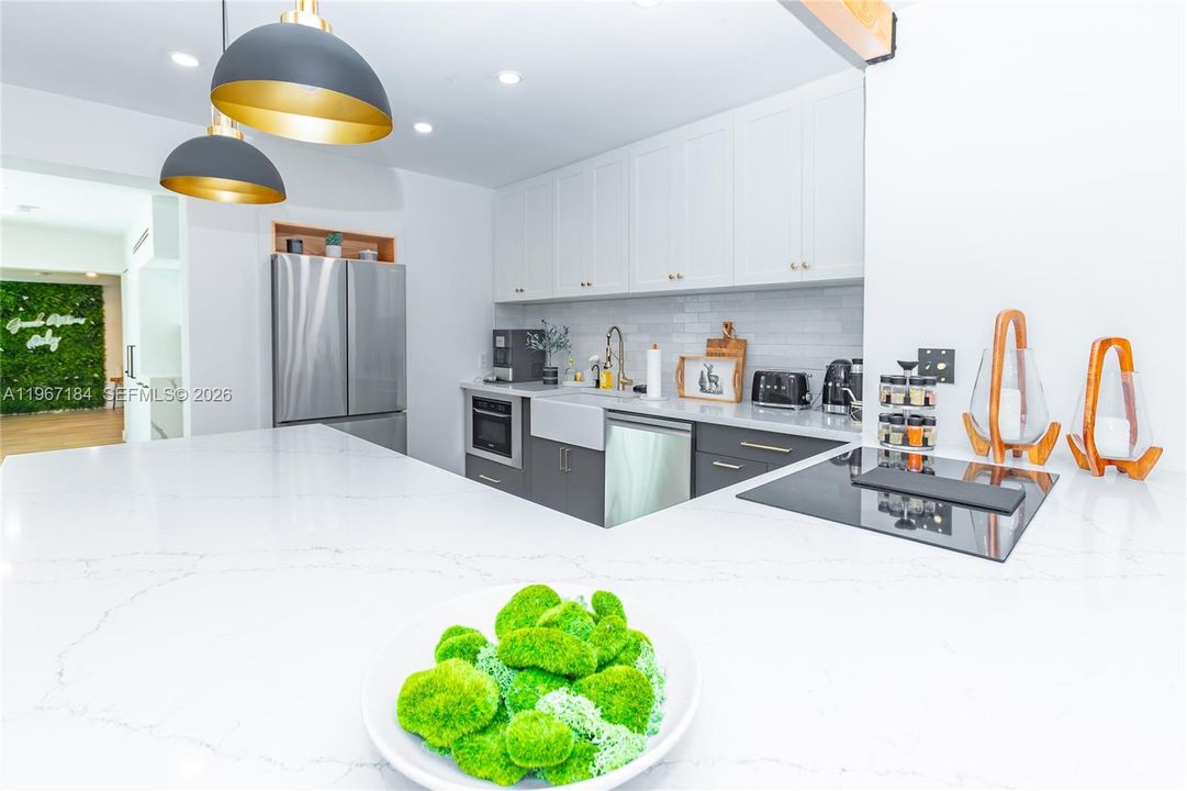 For Sale: $1,585,000 (3 beds, 2 baths, 1791 Square Feet)