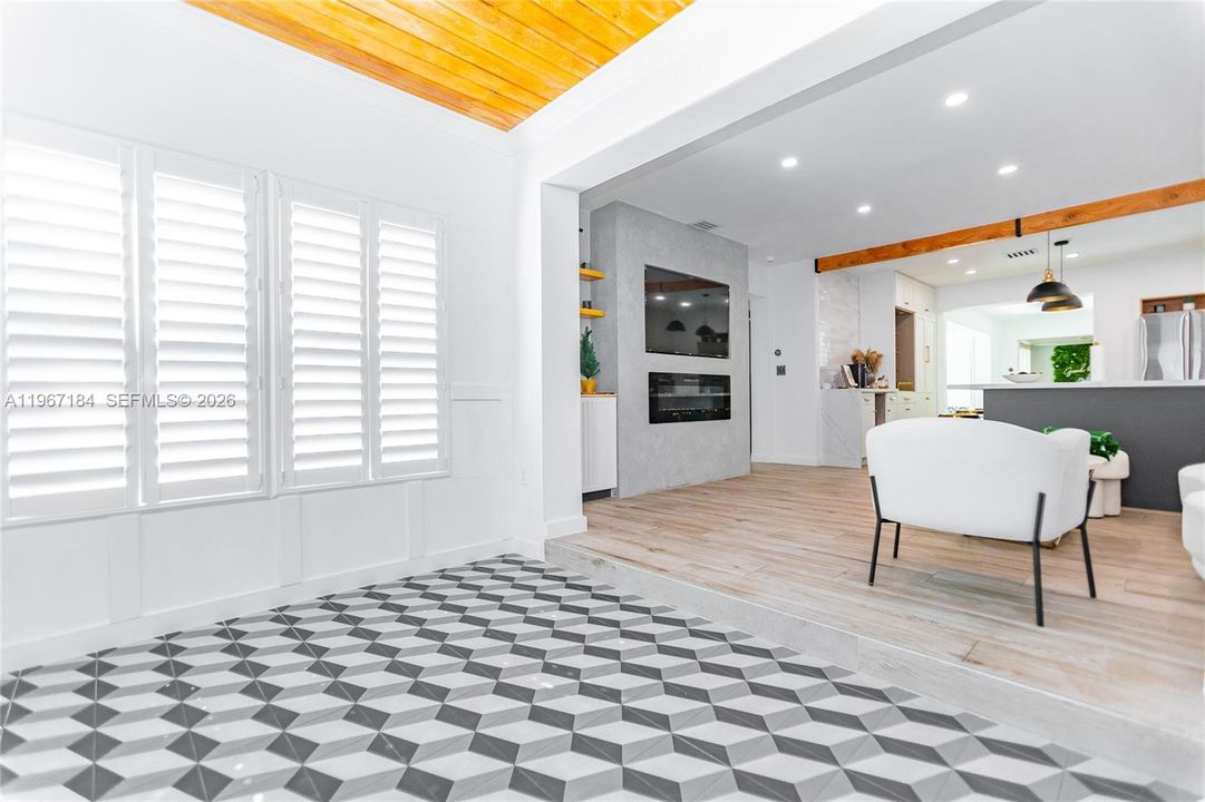 For Sale: $1,585,000 (3 beds, 2 baths, 1791 Square Feet)