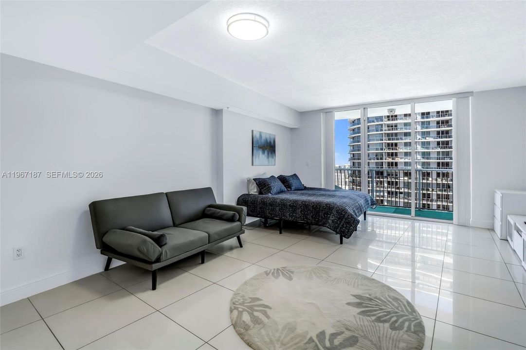 For Sale: $295,000 (0 beds, 1 baths, 508 Square Feet)