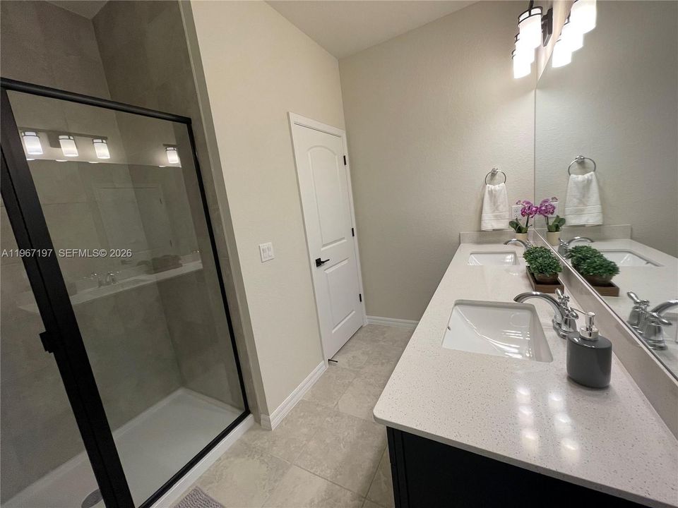 En Venta: $555,000 (3 camas, 2 baños, 1895 Pies cuadrados)