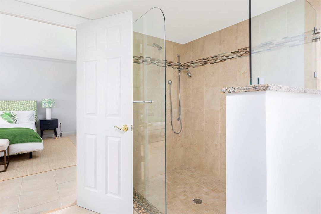 22_MasterShower