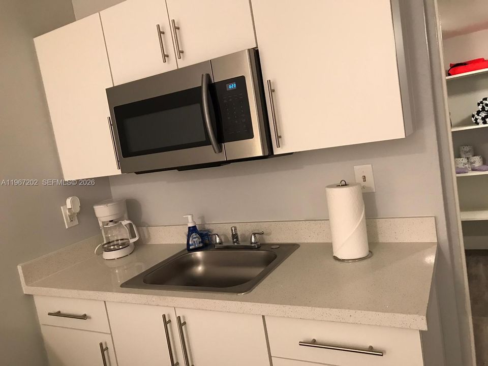 На продажу: $175,000 (1 спален, 1 ванн, 320 Квадратных фут)