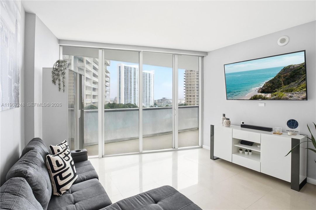 For Sale: $499,999 (1 beds, 1 baths, 732 Square Feet)