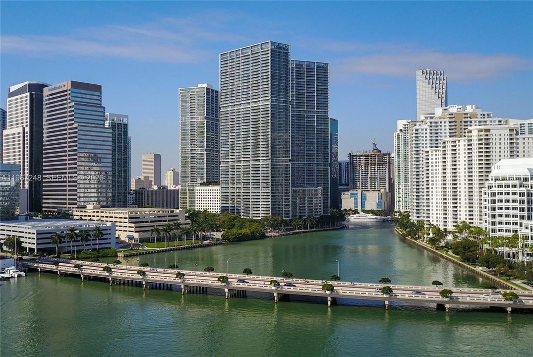 For Sale: $499,999 (1 beds, 1 baths, 732 Square Feet)