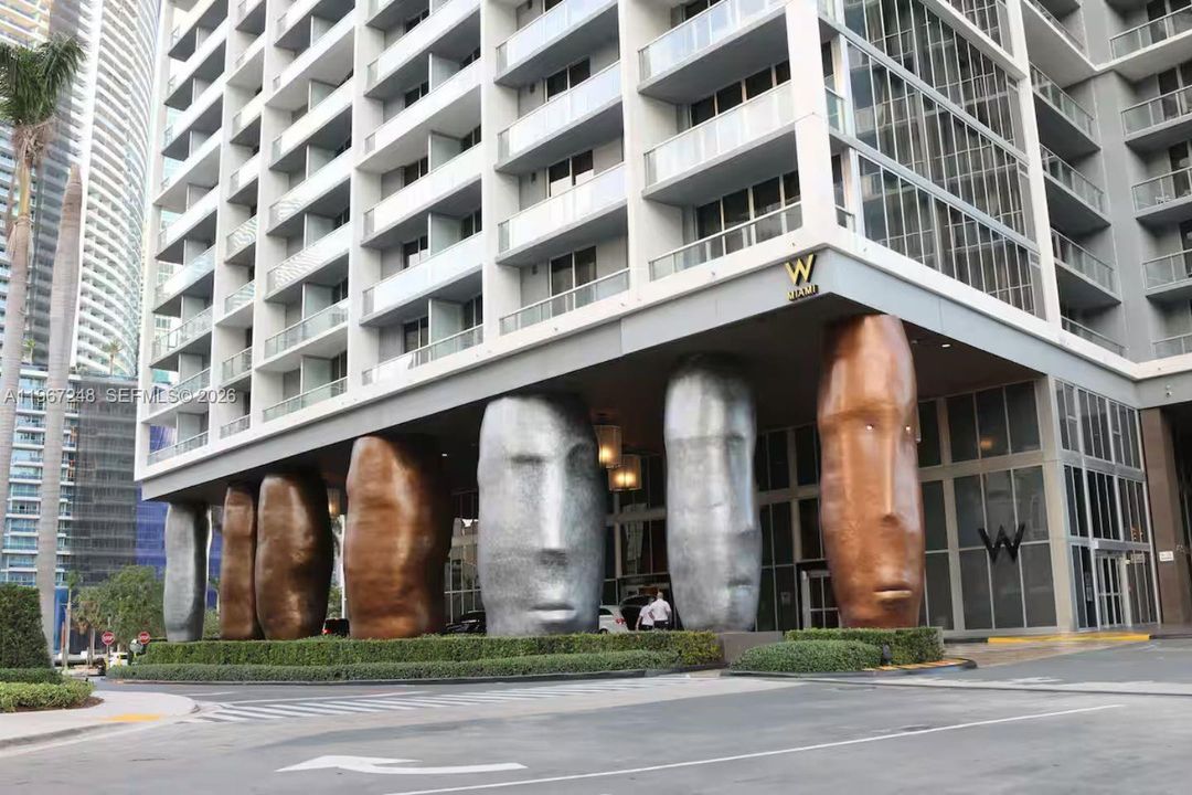 For Sale: $499,999 (1 beds, 1 baths, 732 Square Feet)