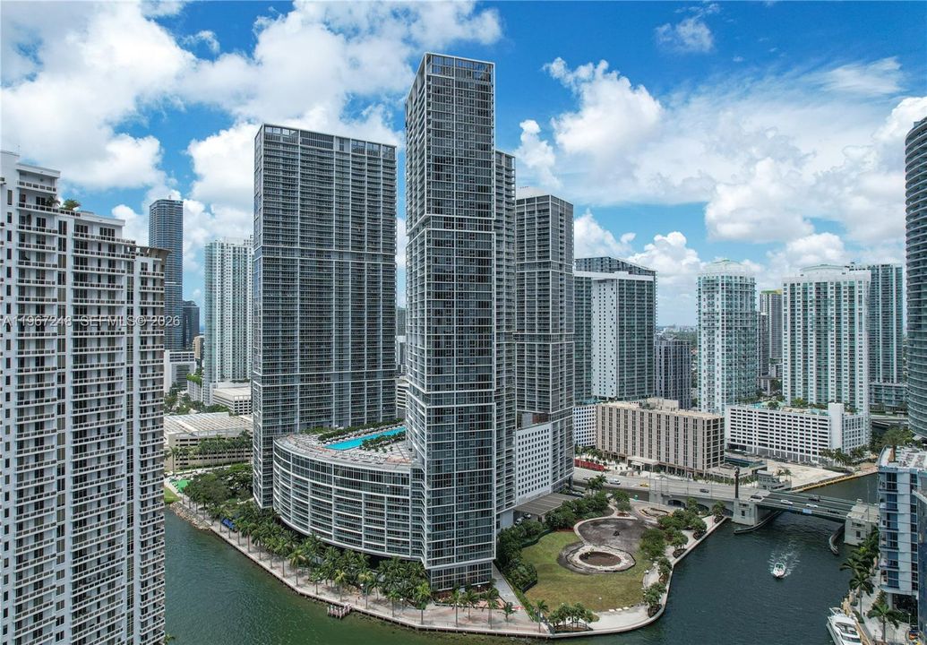 For Sale: $499,999 (1 beds, 1 baths, 732 Square Feet)