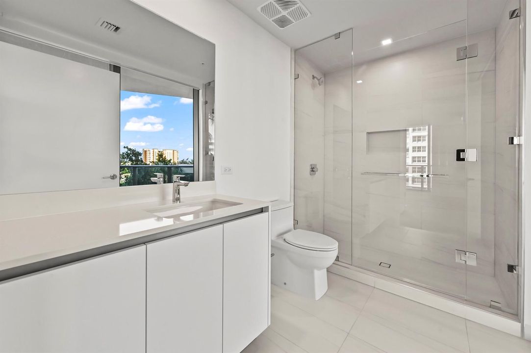 35 Bathroom 01