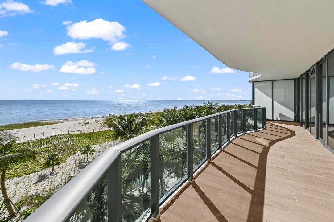 43 Balcony 07