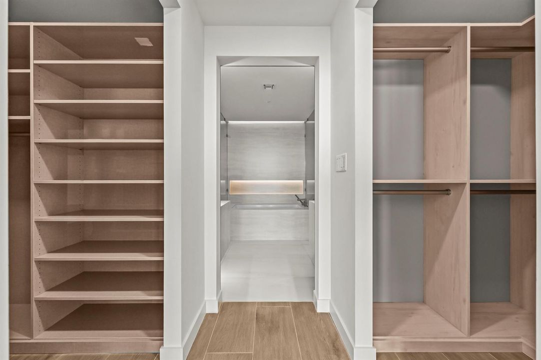 23 Closet 01