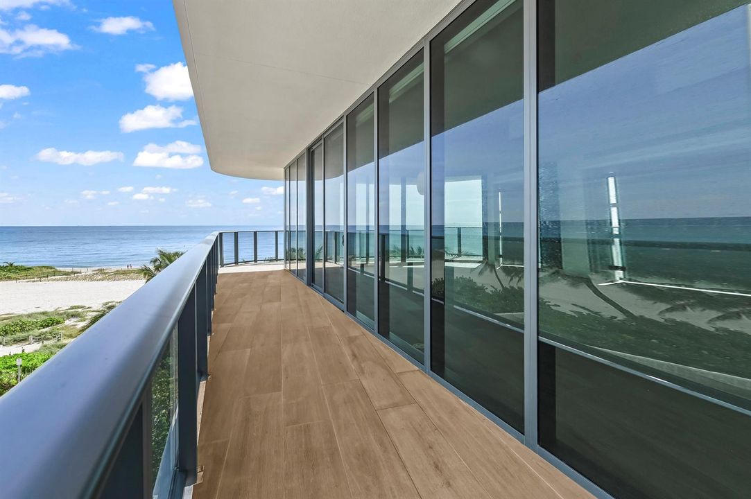 40 Balcony 04