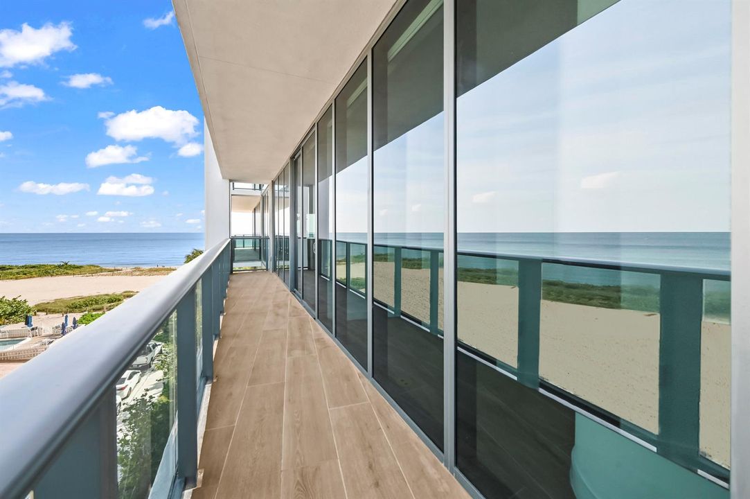 39 Balcony 03