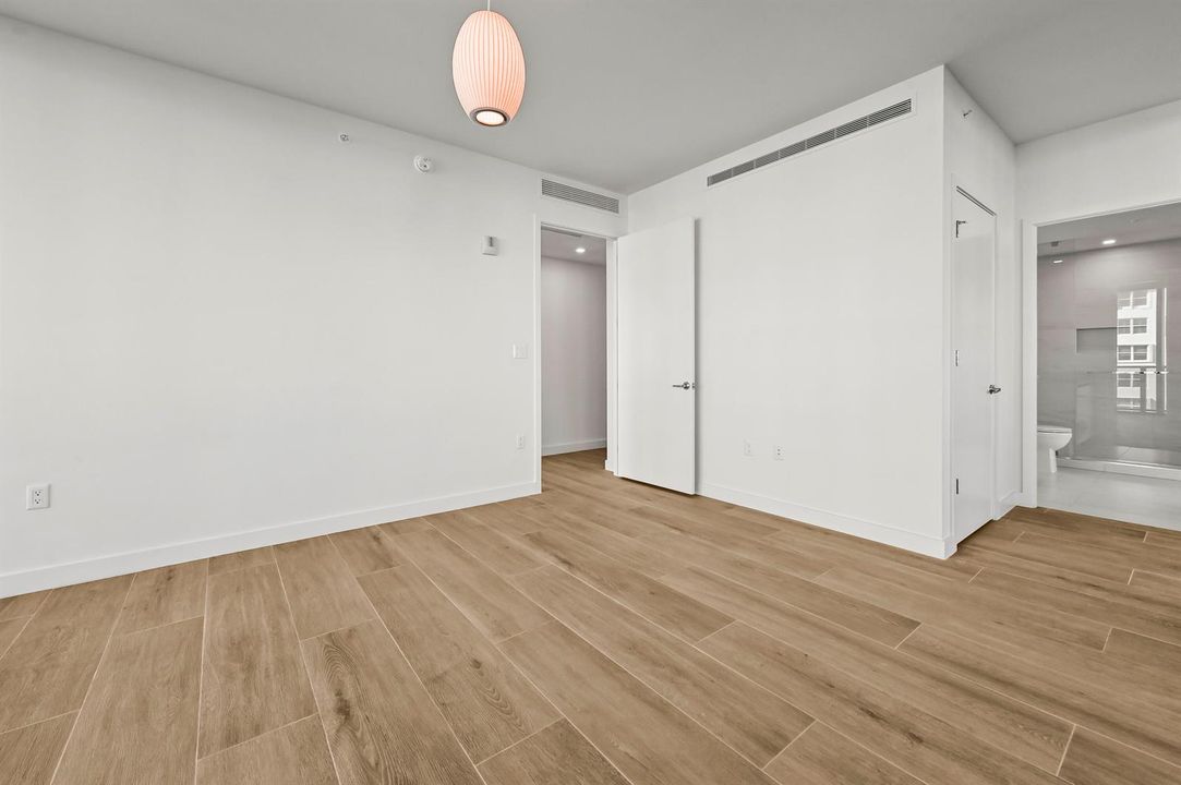 29 Bedroom 01