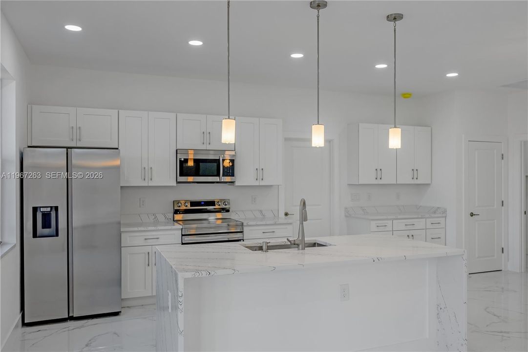 Vendido Recientemente: $314,890 (4 camas, 2 baños, 1650 Pies cuadrados)