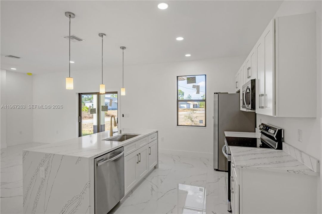 Vendido Recientemente: $314,890 (4 camas, 2 baños, 1650 Pies cuadrados)