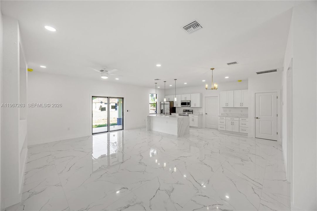 Vendido Recientemente: $314,890 (4 camas, 2 baños, 1650 Pies cuadrados)