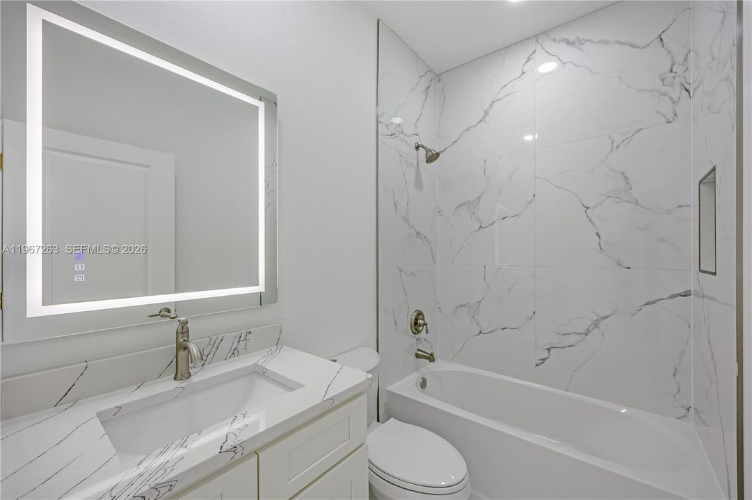 Vendido Recientemente: $314,890 (4 camas, 2 baños, 1650 Pies cuadrados)