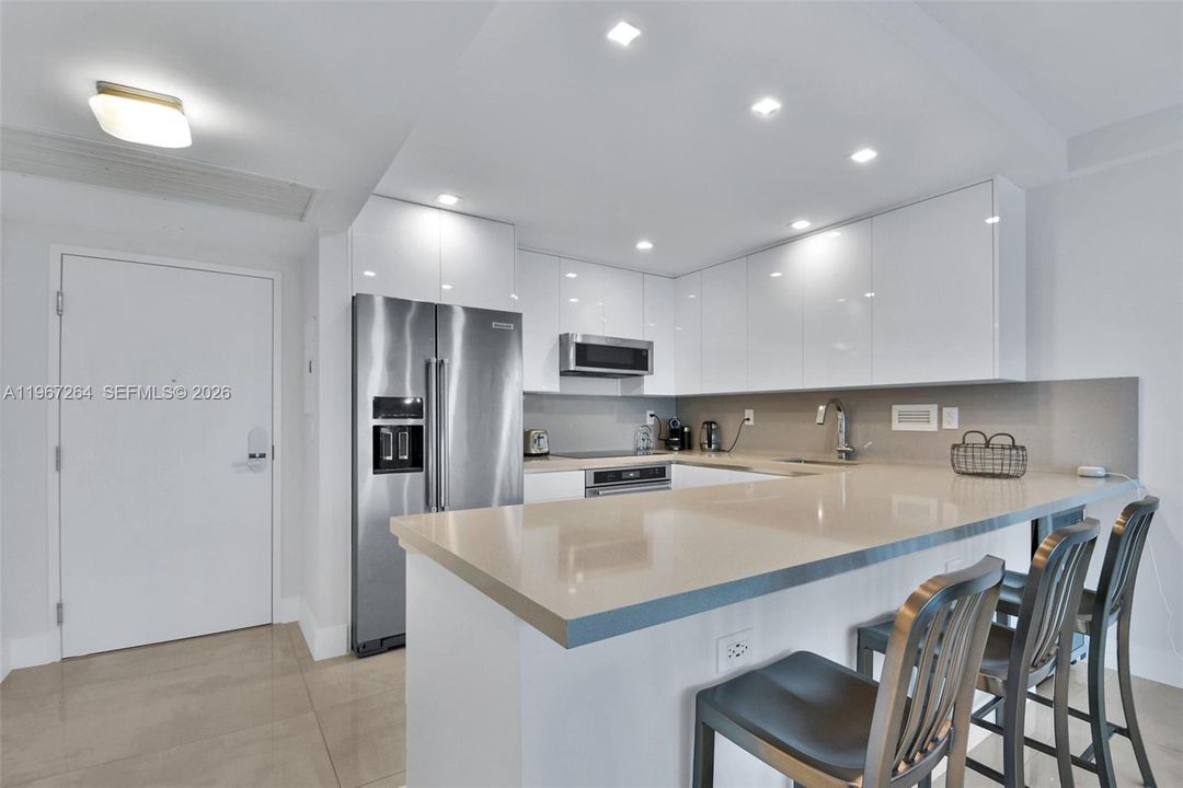 For Sale: $1,250,000 (1 beds, 2 baths, 960 Square Feet)