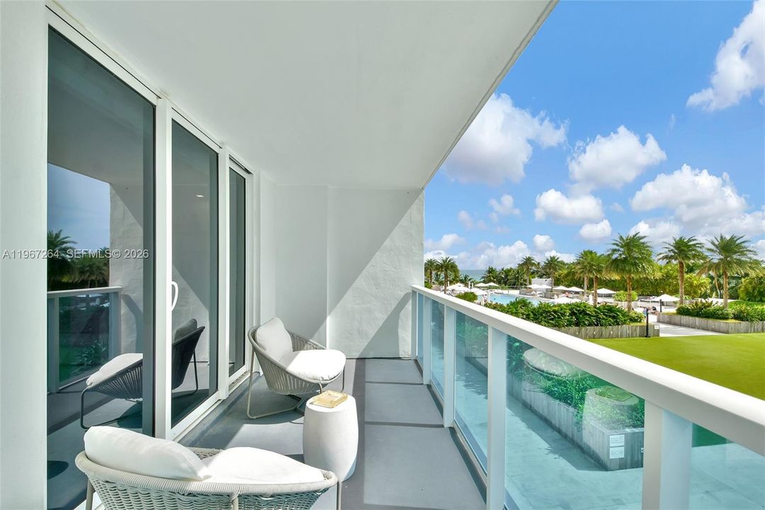 For Sale: $1,250,000 (1 beds, 2 baths, 960 Square Feet)