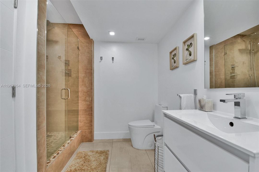 For Sale: $1,250,000 (1 beds, 2 baths, 960 Square Feet)