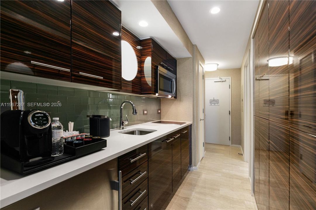 Active With Contract: $399,000 (0 beds, 1 baths, 445 Square Feet)